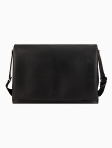 Buy 남성 CK 인셋 메신저백 in color BLACK