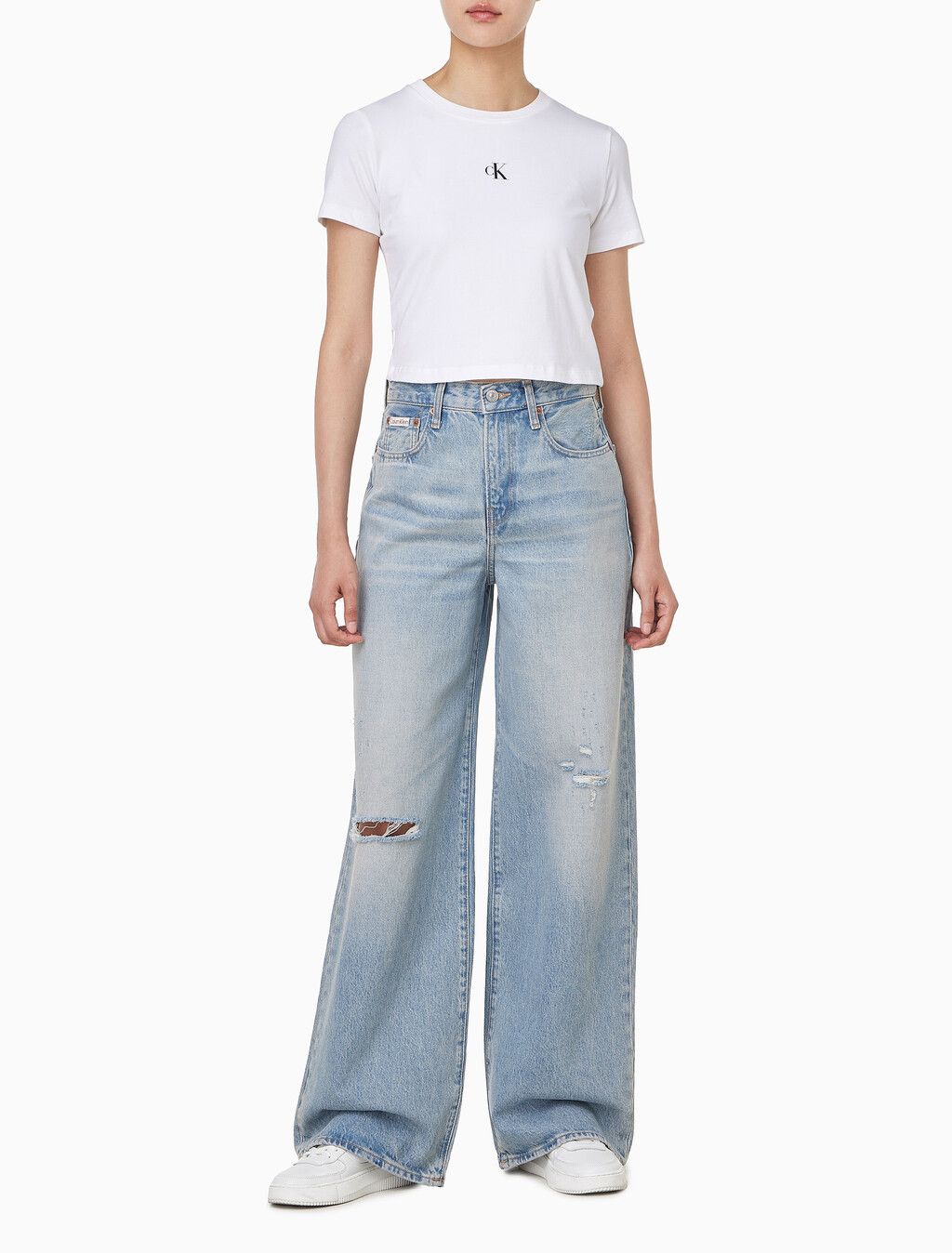 Buy 여성 와이드 레그핏 미드 미드 블루 데님 in color MID BLUE