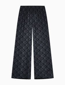 Buy 여성 샤인 새틴 자카드 AOP 팬츠 in color Black
