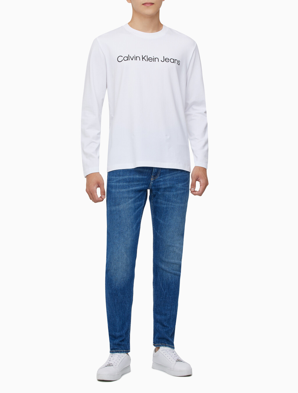 Buy 남성 레귤러핏 인스티튜셔널 긴팔 티셔츠 in color BRIGHT WHITE