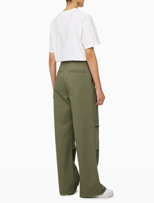 Buy 여성 릴렉스핏 파라슈트 팬츠 in color DUSTY OLIVE