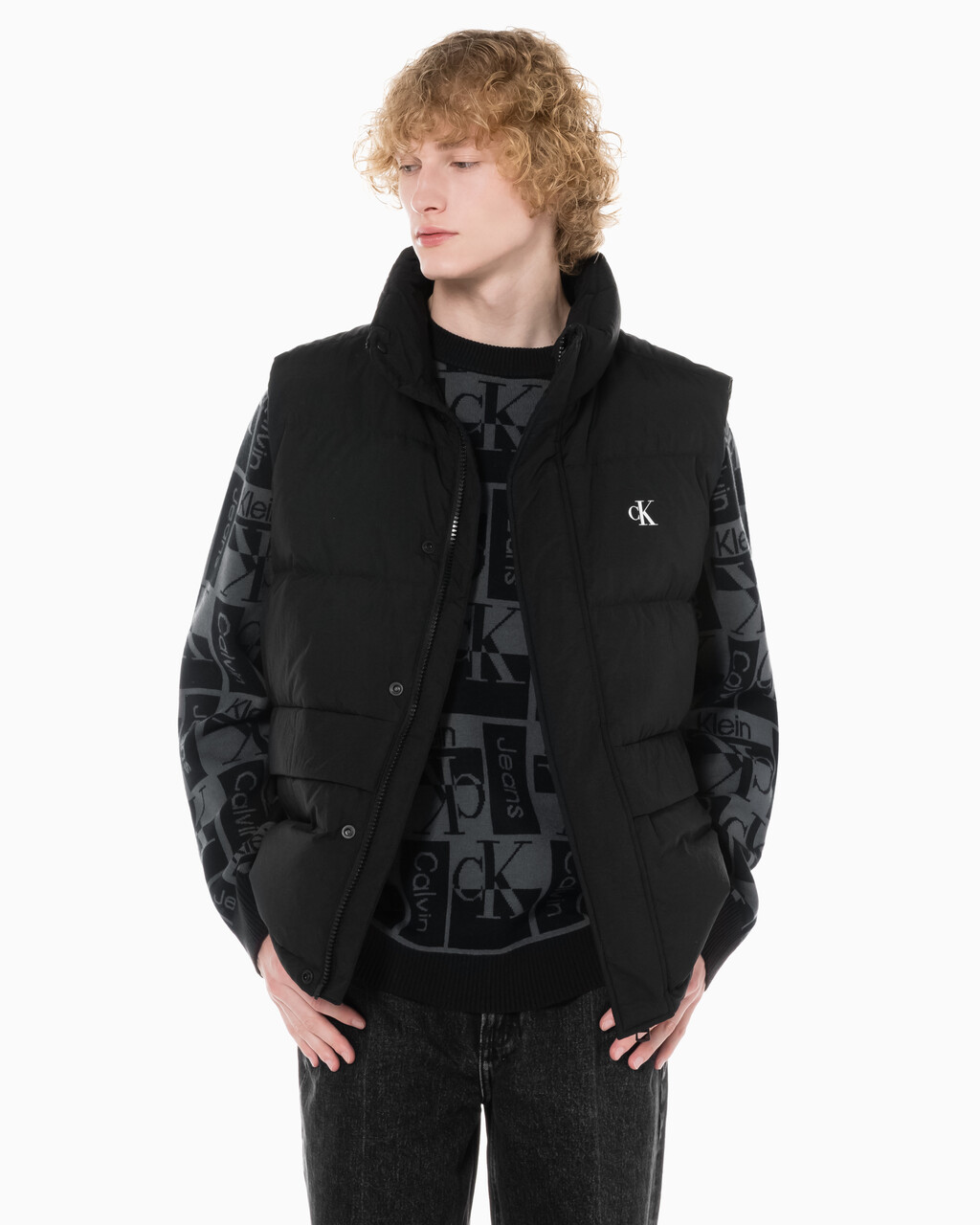 Buy 남성 에센셜 다운 베스트 in color CK BLACK