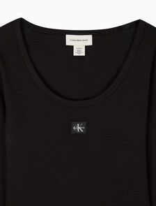 Buy 여성 L/S 우블 라벨 스쿱넥 립 티셔츠 in color BLACK