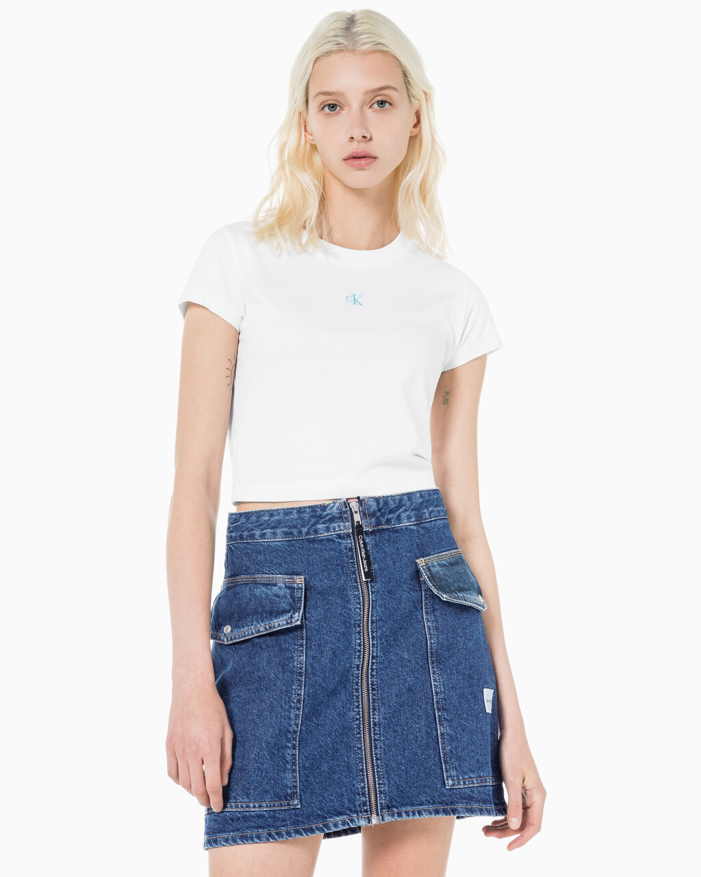 Buy 여성 그래픽 베이비핏 크롭 반팔 티셔츠 in color BRIGHT WHITE