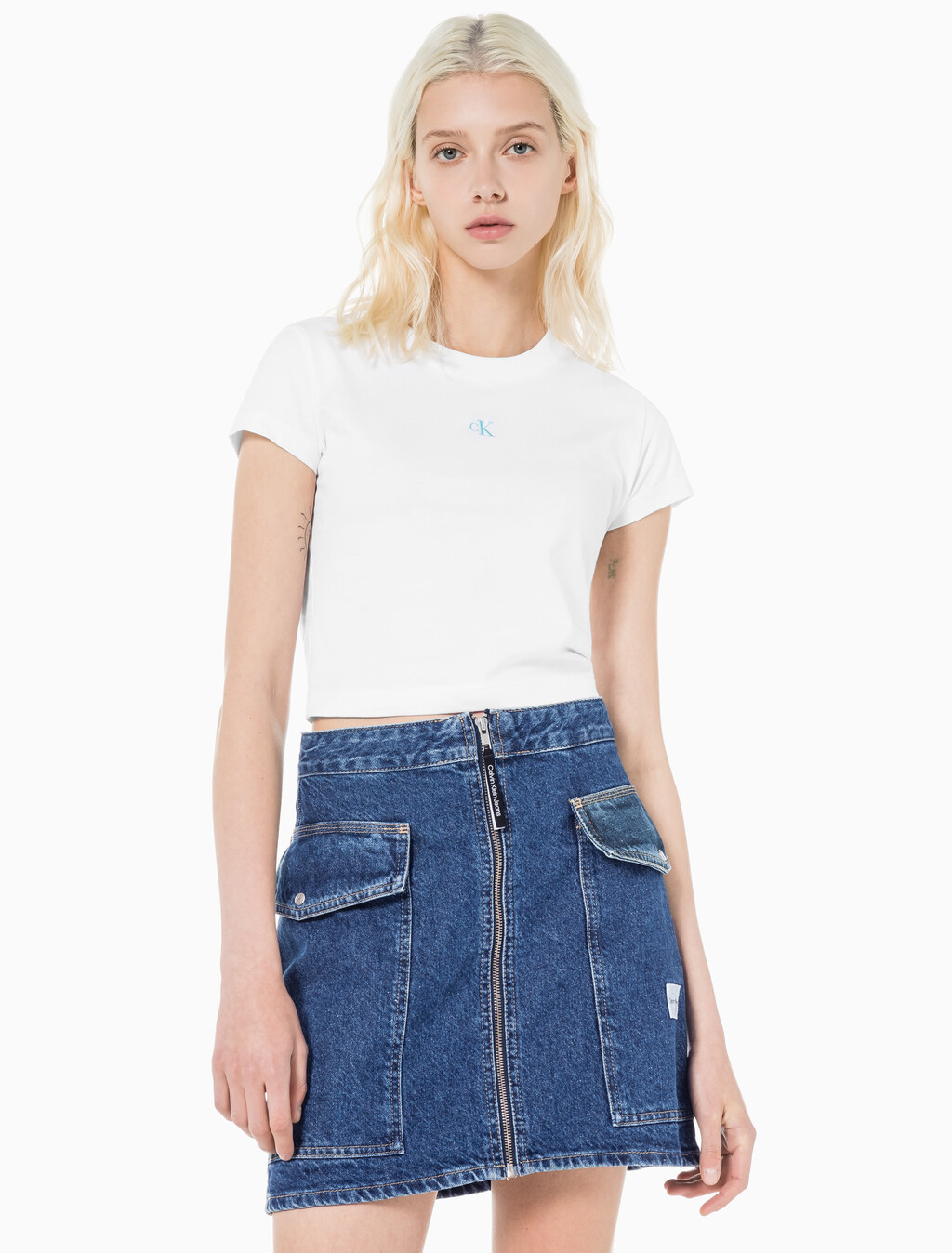 Buy 여성 그래픽 베이비핏 크롭 반팔 티셔츠 in color BRIGHT WHITE