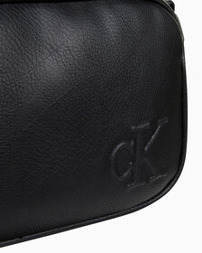 Buy 여성 CKJ 채널 모노 웨빙 카메라백 in color BLACK