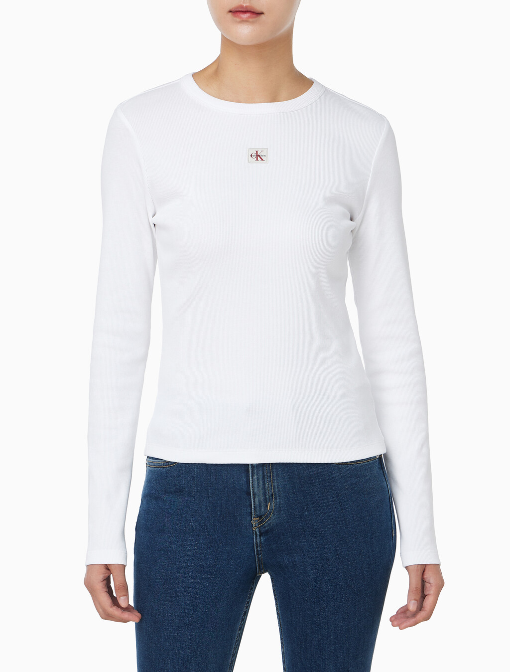 Buy 여성 우븐라벨 크루넥 롱슬리브 탑 in color BRILLIANT WHITE