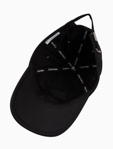 Buy 남녀공용 CKJ 타이틀케이스 로고 볼캡 in color BLACK BEAUTY