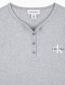 Buy 여성 모노그램 롱슬리브 헨리넥 티셔츠 in color HEROIC GREY HEATHER
