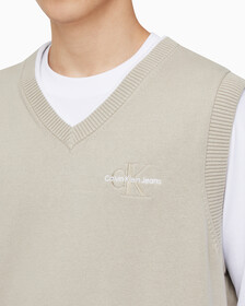 Buy 남성 엠보스드 스웨터 베스트 in color BEIGE