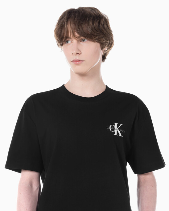 남성 릴렉스핏 엠보싱 로고 반팔 티셔츠