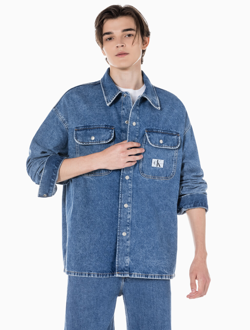 Buy 남성 박시 루즈핏 데님 셔츠 in color MID BLUE BACK EMBRO