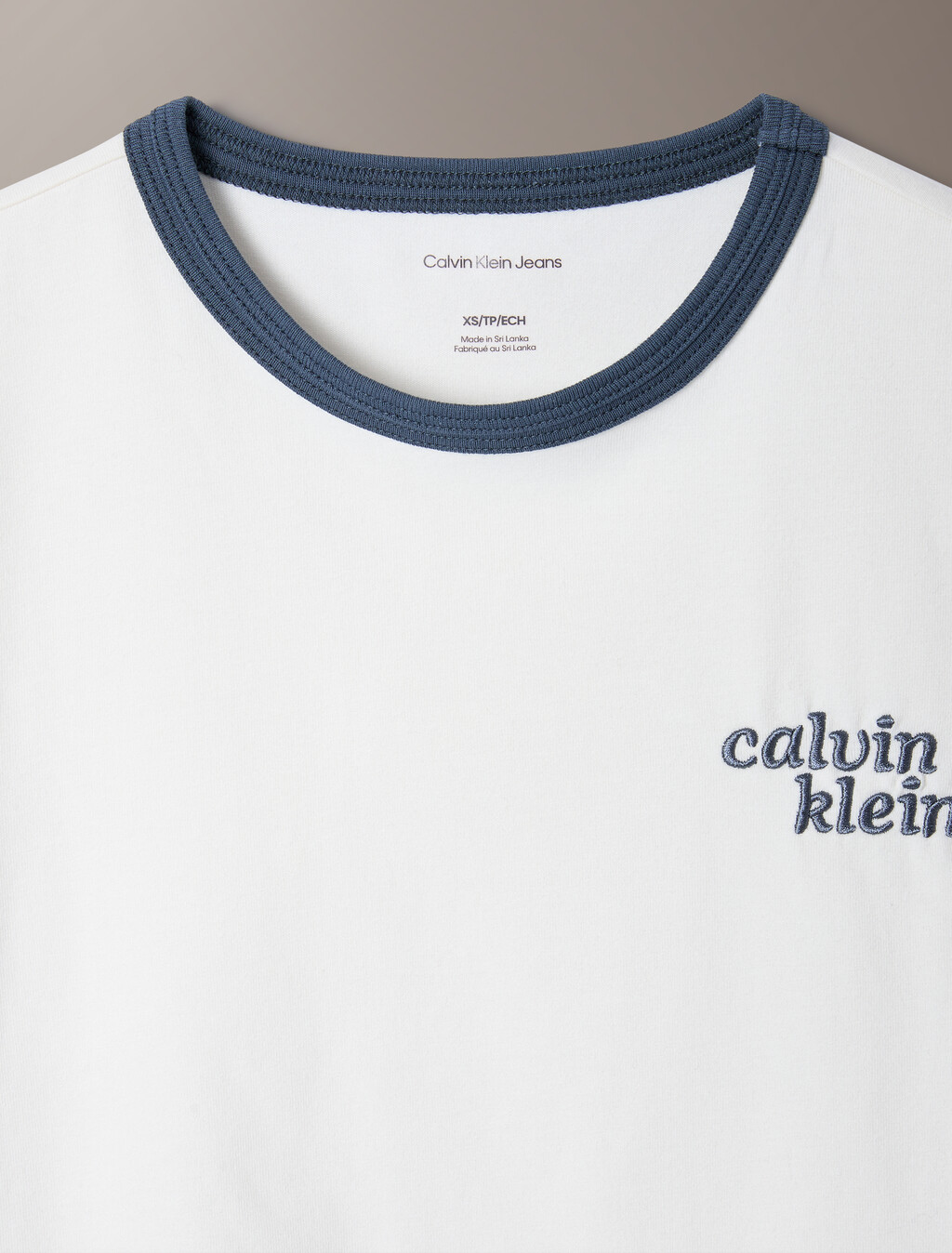 Buy 여성 슬림 로고 링거 티 in color TOFU