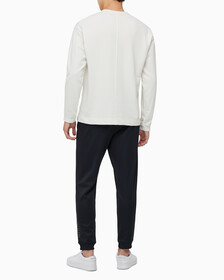 Buy 남성 릴렉스 핏 에센셜 스웻셔츠 in color WHITE