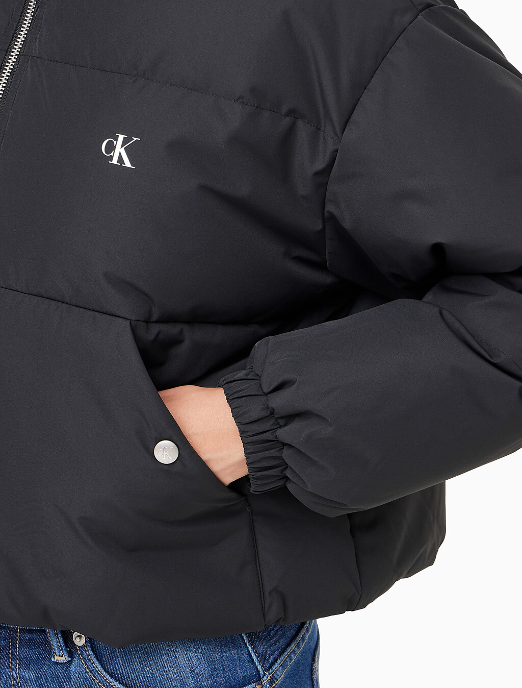 Buy 여성 볼륨 넥 크롭 다운 푸퍼 in color CK BLACK