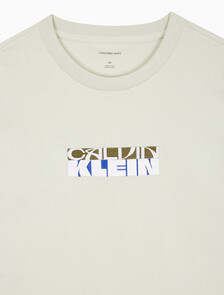 Buy 남성 릴렉스 핏 블락 그래픽 자수 반팔 티셔츠 in color BONE WHITE