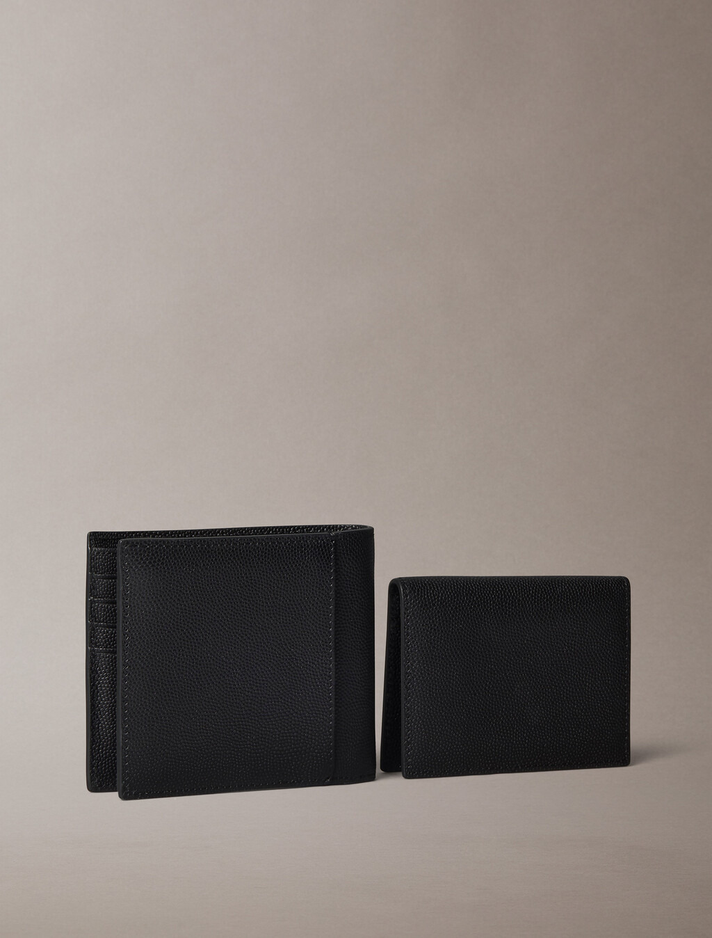 Buy 남성 레이즈드 캐비어 빌폴드 코인 지갑 in color BLACK