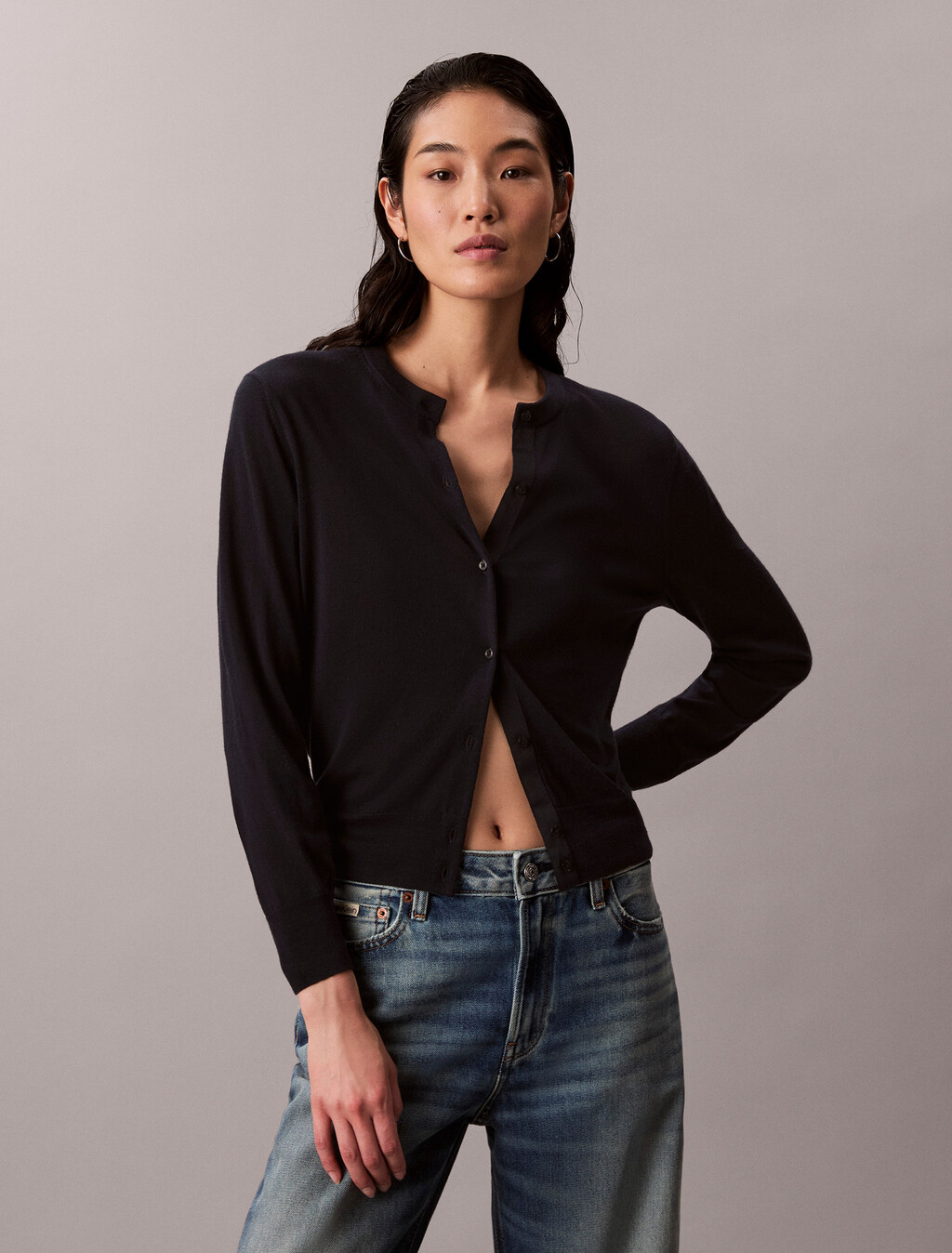 Buy 여성 L/S 메리노 가디건 in color BLACK