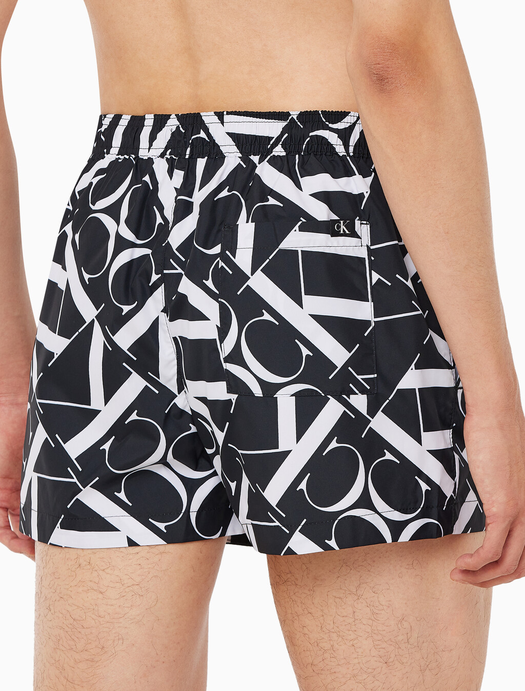 Buy 남성 CKJ 모노그램 스윔 쇼츠 in color METAL