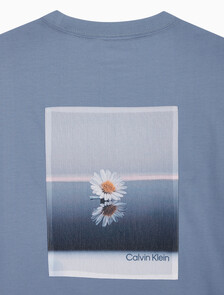 Buy 남성 릴렉스핏 플라워 아플리케 로고 반팔 티셔츠 in color COUNTRY BLUE