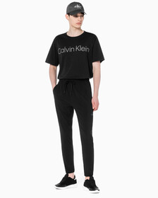 Buy 남성 레귤러 핏 에센셜 하이 스트레치 기능성 우븐 팬츠 in color BLACK