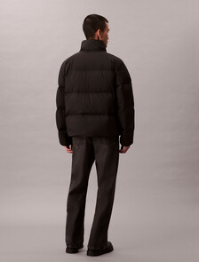 Buy 남성 릴랙스드 숏 다운 푸퍼 in color BLACK