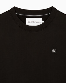 Buy 남성 레귤러핏 CK 뱃지 로고 스웻셔츠 in color CK BLACK