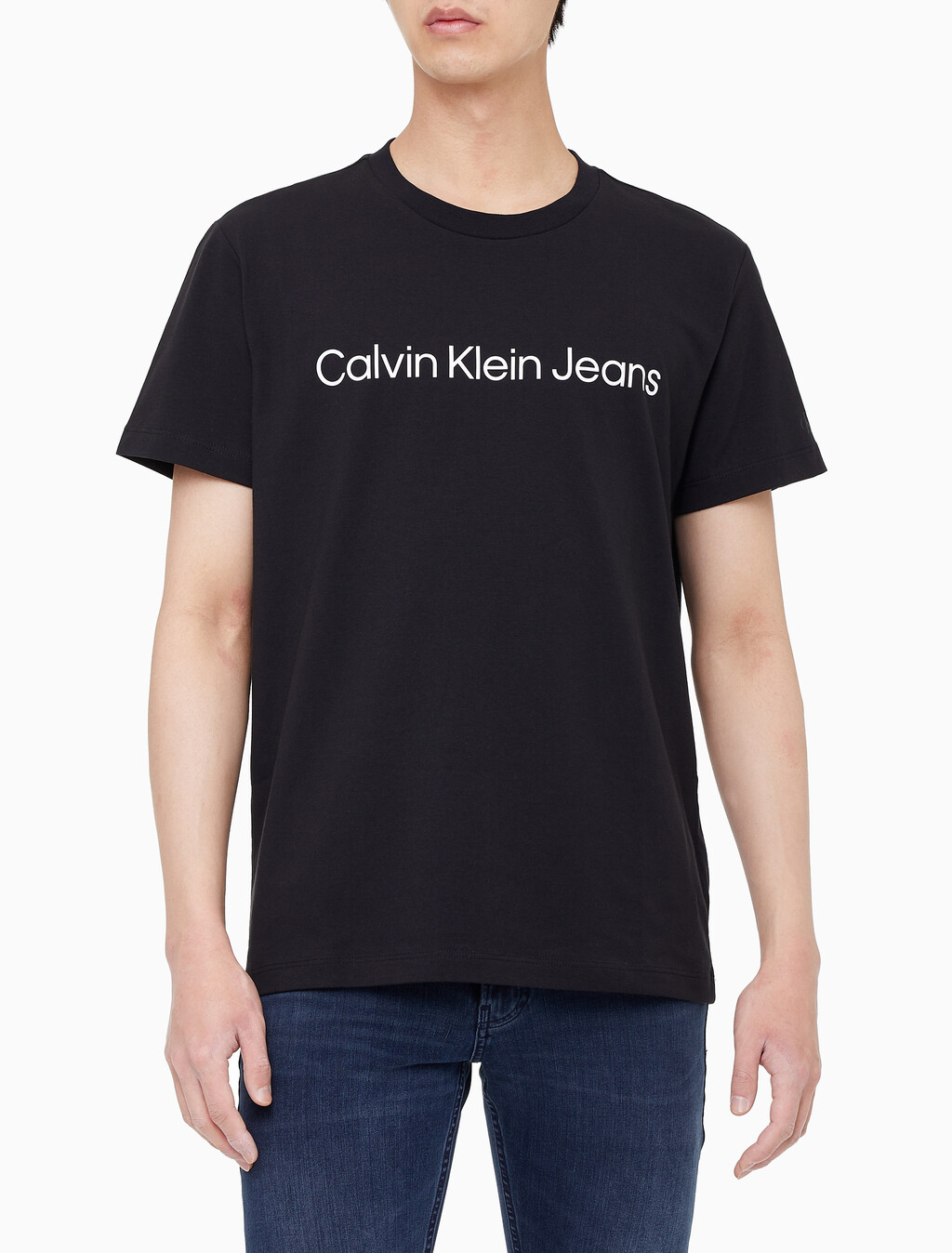 Buy 남성 레귤러핏 인스티튜셔널 로고 스트레치 반팔 티셔츠  in color CK BLACK