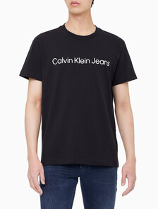 Buy 남성 레귤러핏 인스티튜셔널 로고 스트레치 반팔 티셔츠  in color CK BLACK