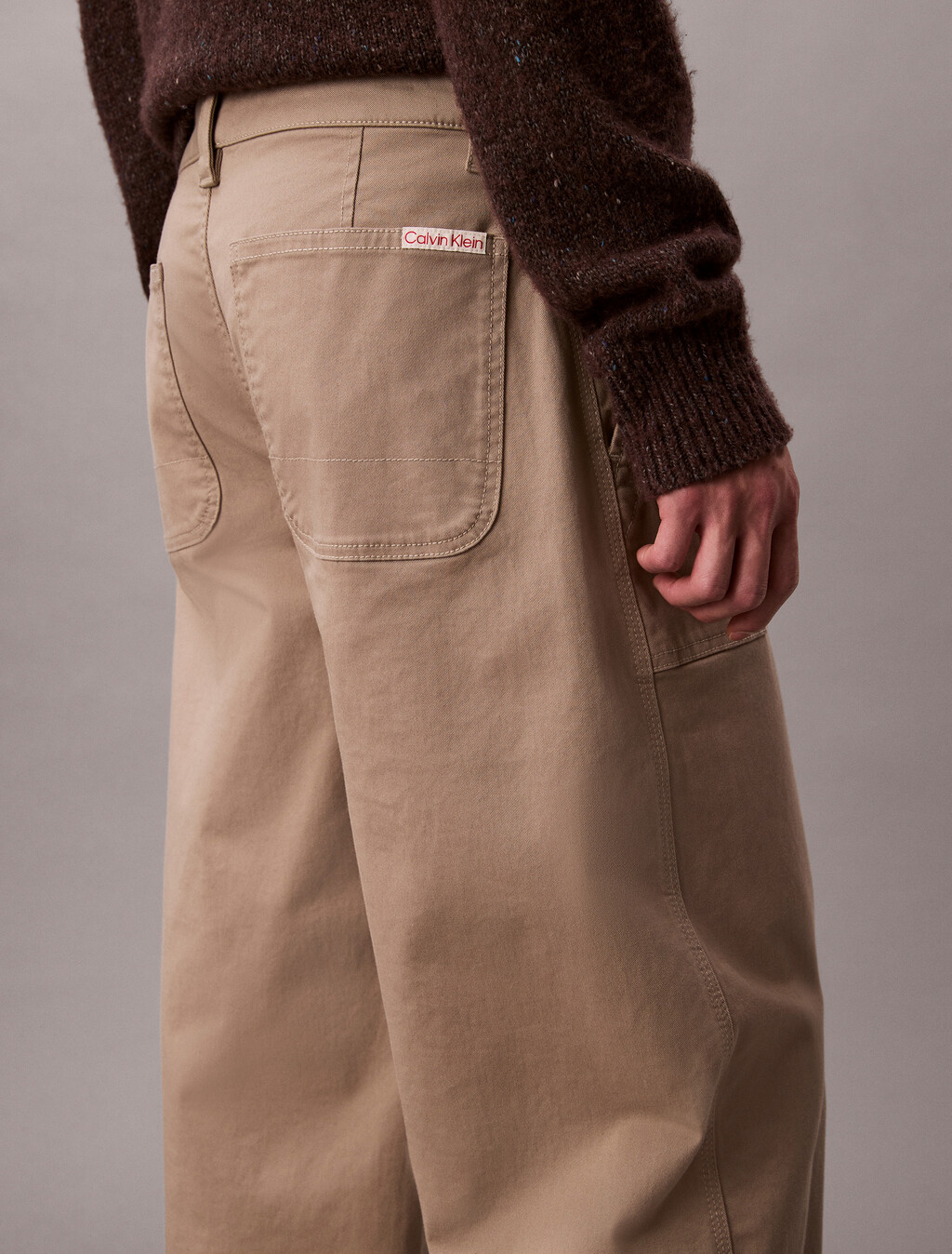 Buy 남성 배럴핏 유틸리티 코튼 치노 팬츠 in color VINTAGE KHAKI