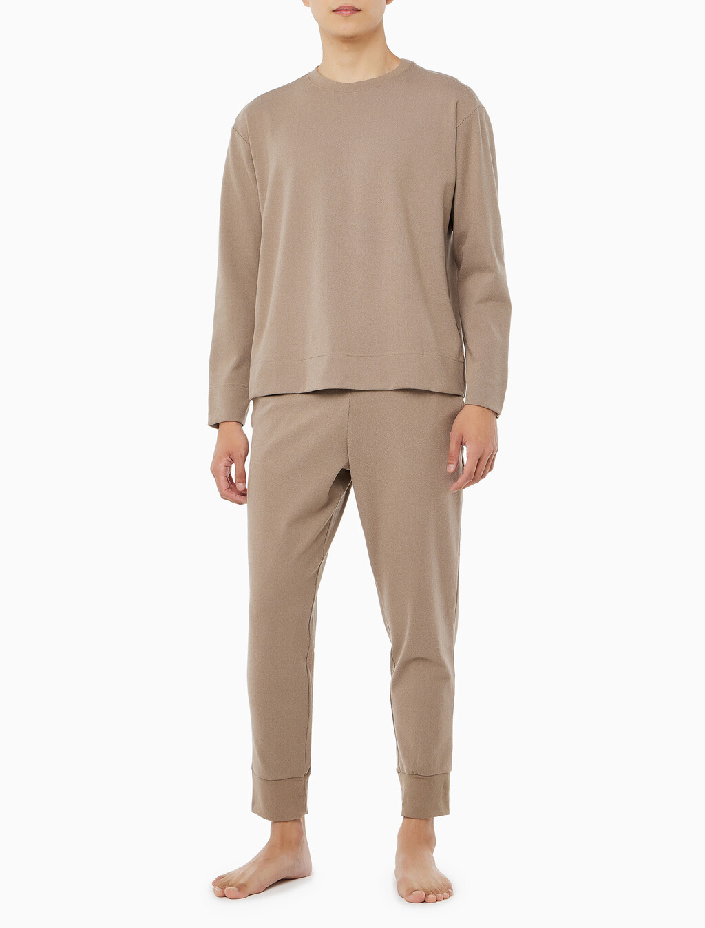 Buy 남성 플러쉬 롱 슬리브 탑 in color BROWN