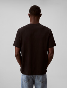 Buy 캘빈클라인 헤리티지 자수로고 그래픽 티 in color BLACK