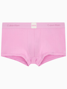 Buy 남성 모던 로고 패치 마이크로 로우 라이즈 트렁크 in color Pink