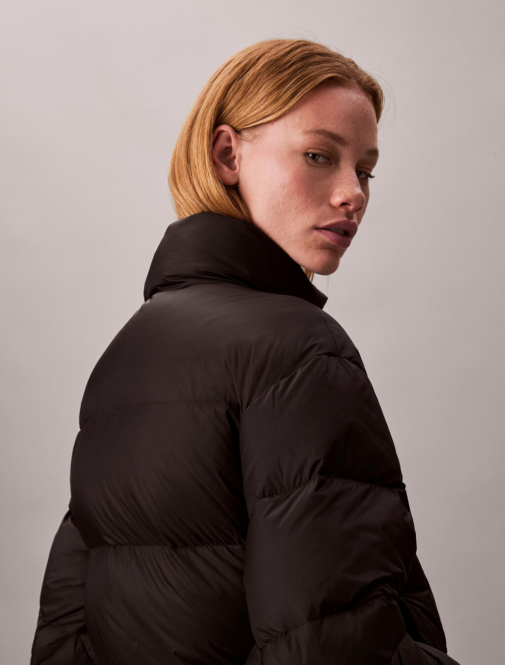 Buy 여성 셔닐 로고 푸퍼 다운 in color BLACK