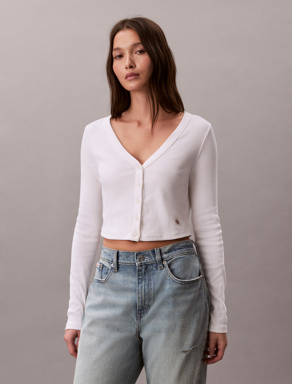 Buy 여성 우븐라벨 베이비립 가디건 in color BRIGHT WHITE