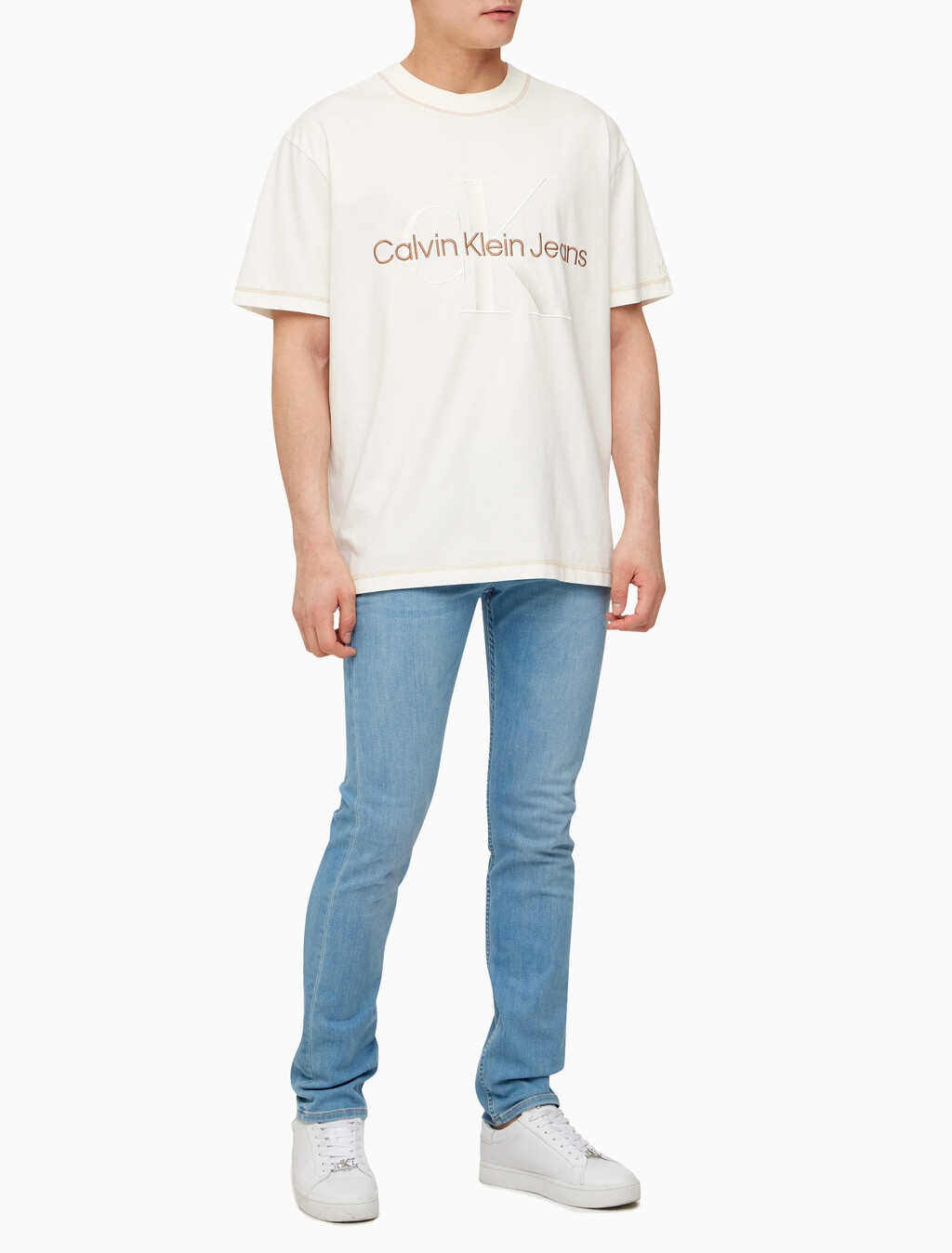 Buy 남성 모노그램 엠브로이더리 로고 반팔 티셔츠 in color WHITE