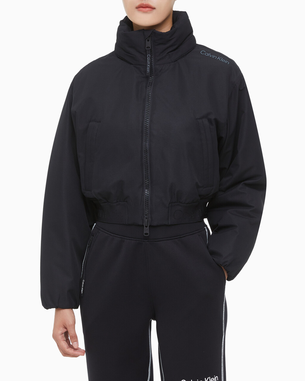 Buy 여성 크롭 패디드 재킷 in color BLACK