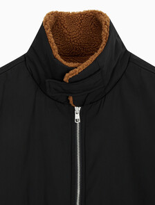 Buy 남성 리버서블 쉐르파 봄버 in color CK BLACK