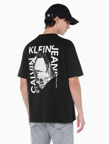 Buy 남성 릴렉스핏 모던 메탈 로고 반팔 티셔츠 in color CK BLACK