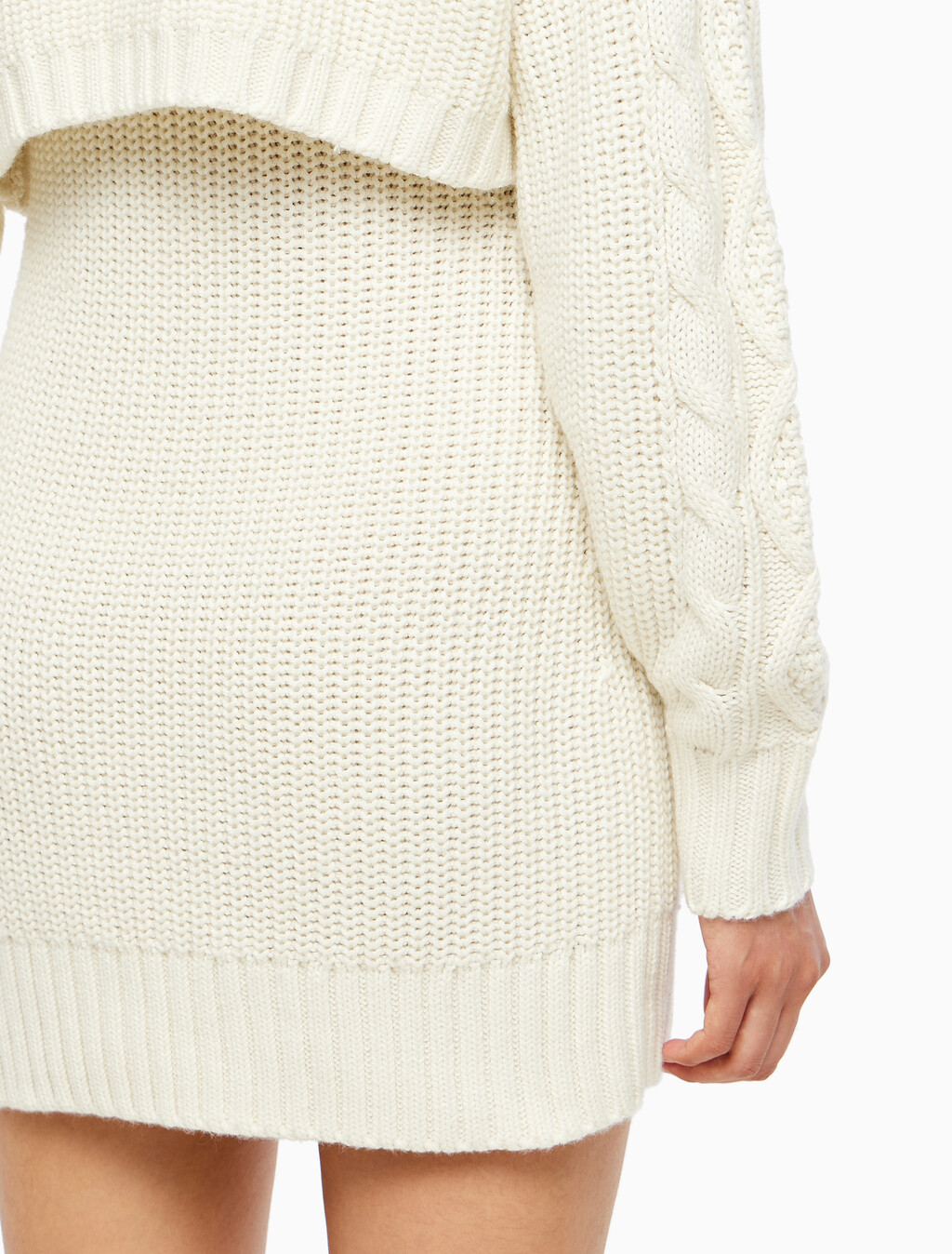 Buy 여성 케이블 스웨터 드레스 in color WHITE