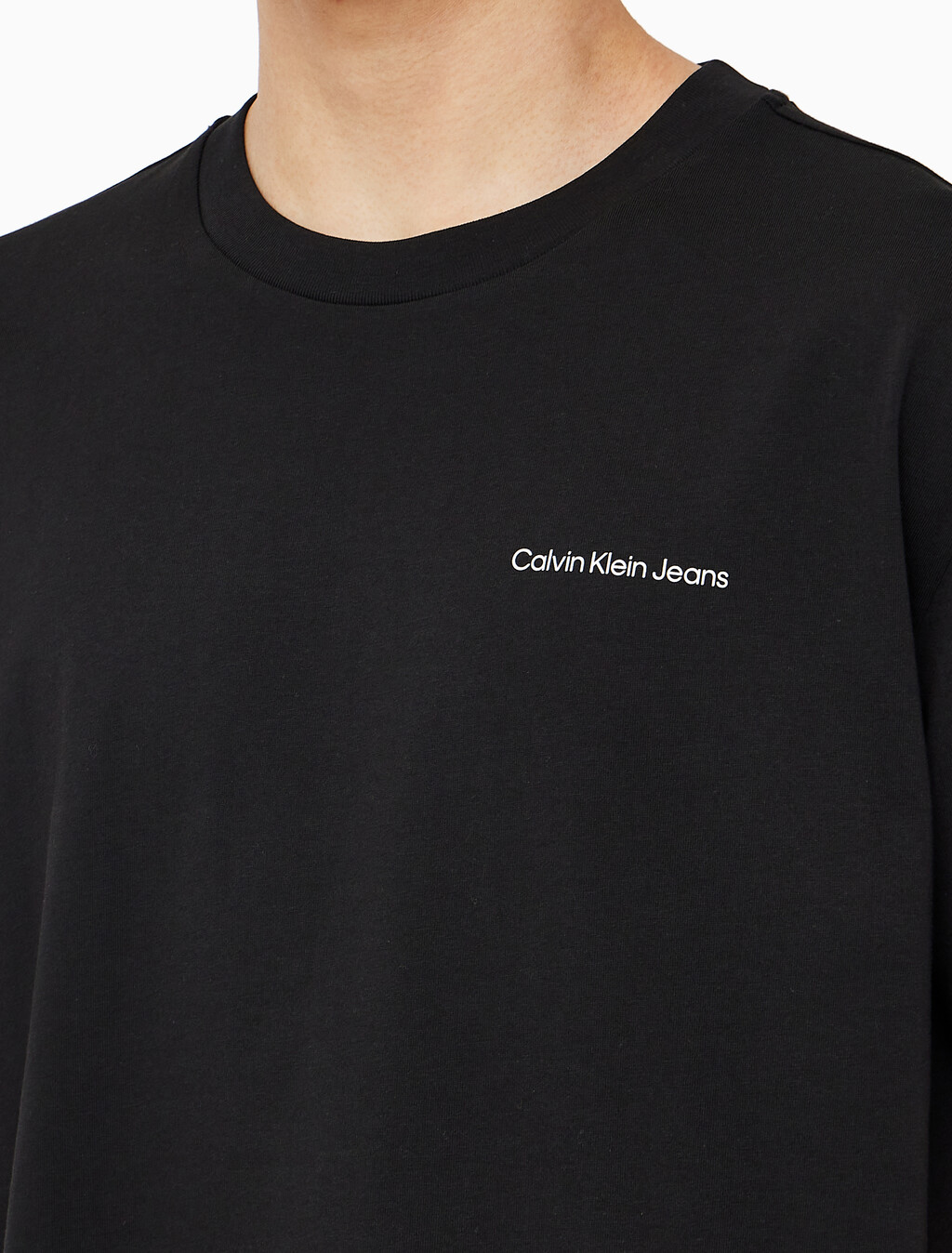 Buy 남녀공용 릴렉스핏 로고 반팔 티셔츠 in color CK BLACK