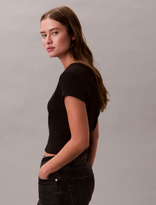 Buy 여성 우븐라벨 베이비립 티 in color BLACK