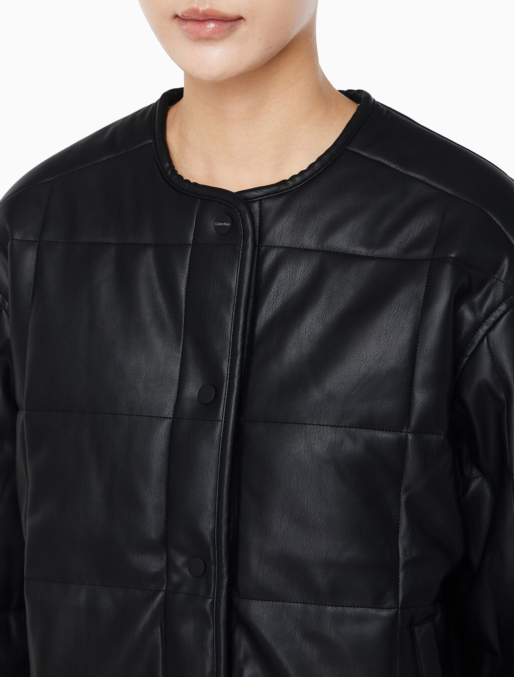 Buy 여성 폭스 레더 퀼팅 자켓 in color BLACK