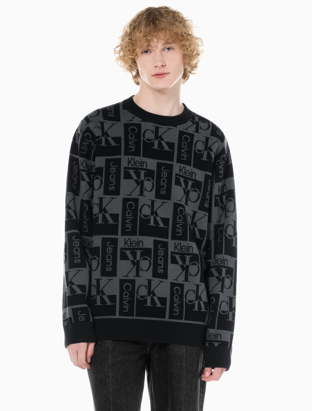 Buy 남성 릴렉스 핏 AOP 로고 스웨터 in color CK BLACK
