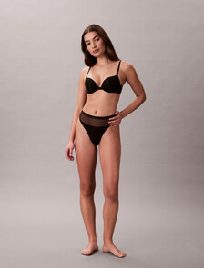 Buy 여성 퍼펙틀리 핏 울트라라이트 푸쉬업 데미 브라 in color BLACK