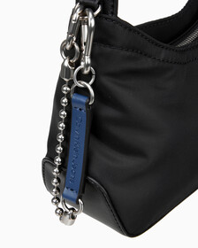 Buy 여성 CKJ 스컬티드 믹스 라운드 숄더백 in color BLACK