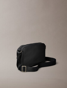 Buy 남성 나일론 슬릭 유틸리티 카메라 백 in color BLACK