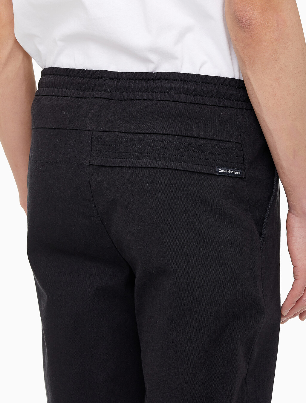 Buy 남성 슬림핏 드로코드 치노 팬츠 in color CK BLACK