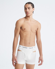 Buy 남성 코튼 스트레치 디컨스트럭티드 트렁크 in color WHITE