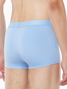 Buy 남성 CK 블랙 마이크로파이버 트렁크 in color Light Blue